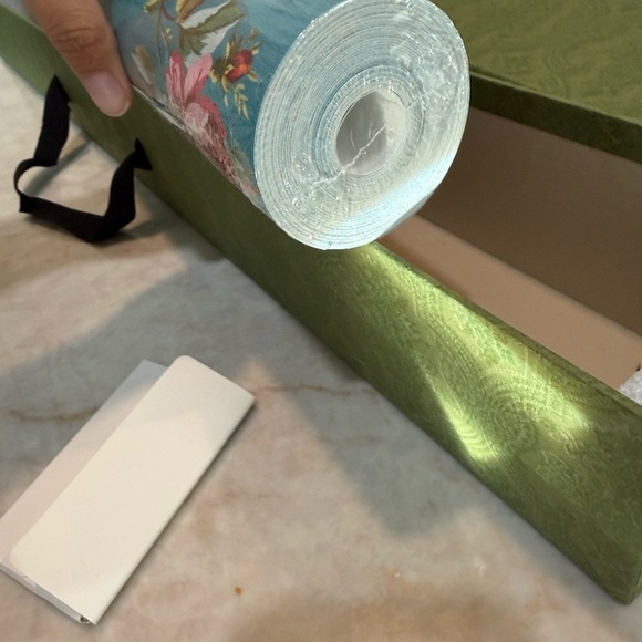 Gucci Turquoise Pink Rose Print Floral Wallpaper New Sealed - Picture 7 of 9